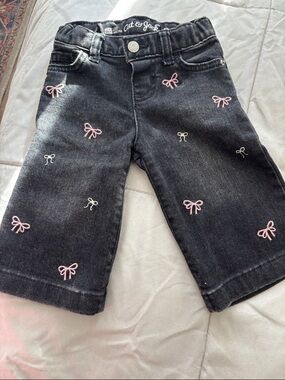 Cat & Jack Black Capri Jeans with Pink and Cream Bow Embroidery
